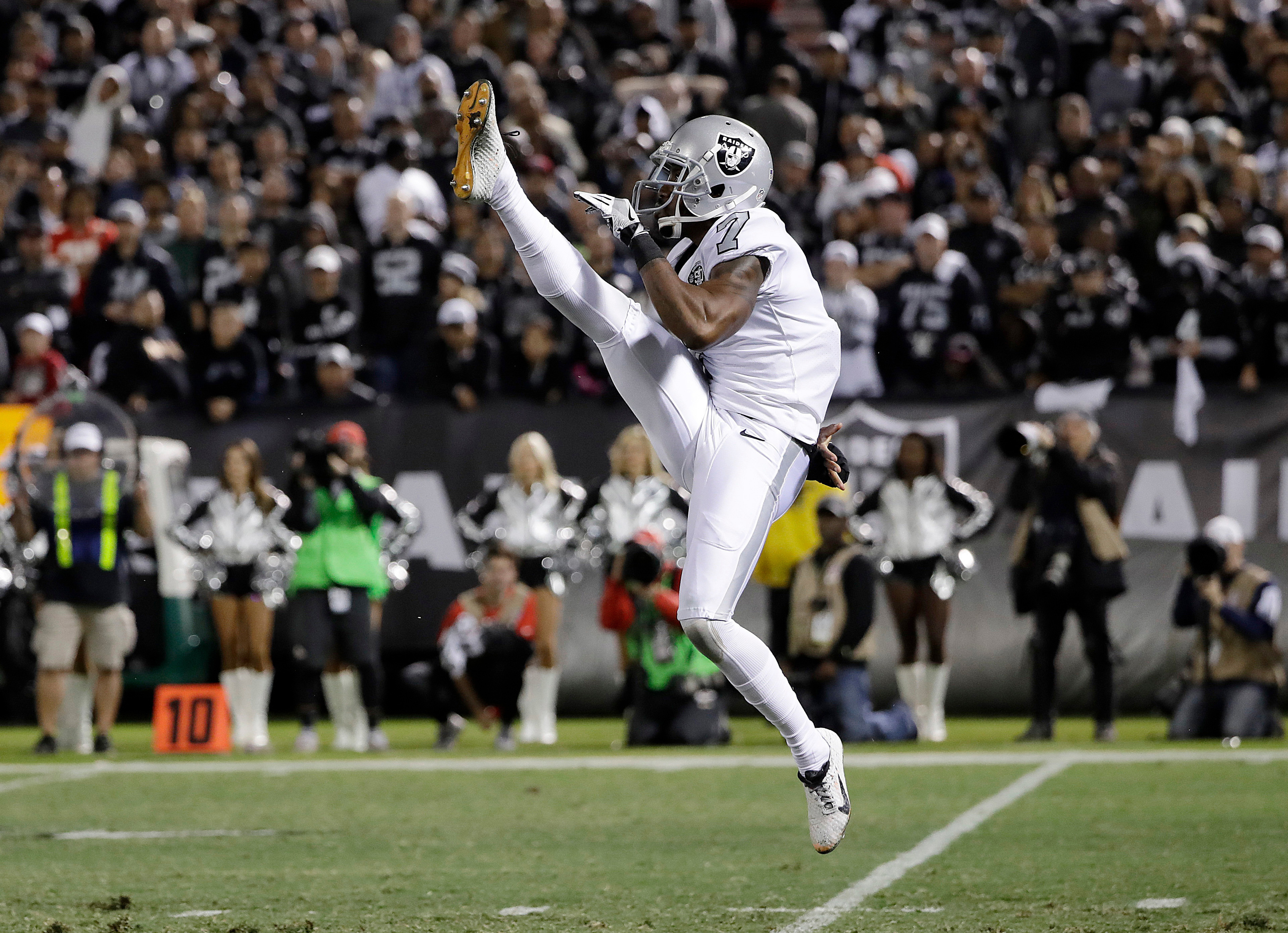 Marquette King signs with Broncos after surprising cut from the Raiders 