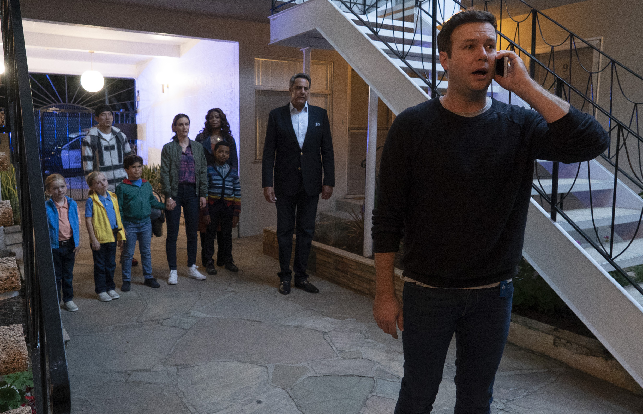 (Photo courtesy Richard Cartwright/ABC) Mia Allan, Ella Allan, Jake Choi, Tyler Wladis, Leighton Meester, Devin Trey Campbell, Kimrie Lewis, Brad Garrett and Taran Killam in “Single Parents.”