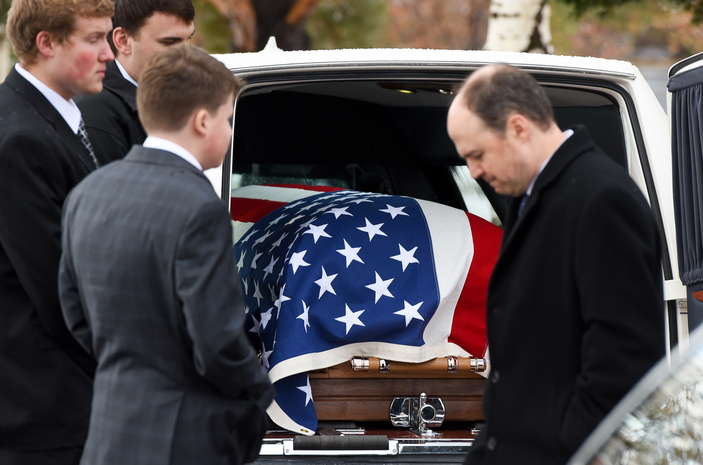 (Francisco Kjolseth | The Salt Lake Tribune) The casket carrying former congressman Jim Hansen arrives at Farmington City Cemetery on Saturday, Nov. 24, 2018.