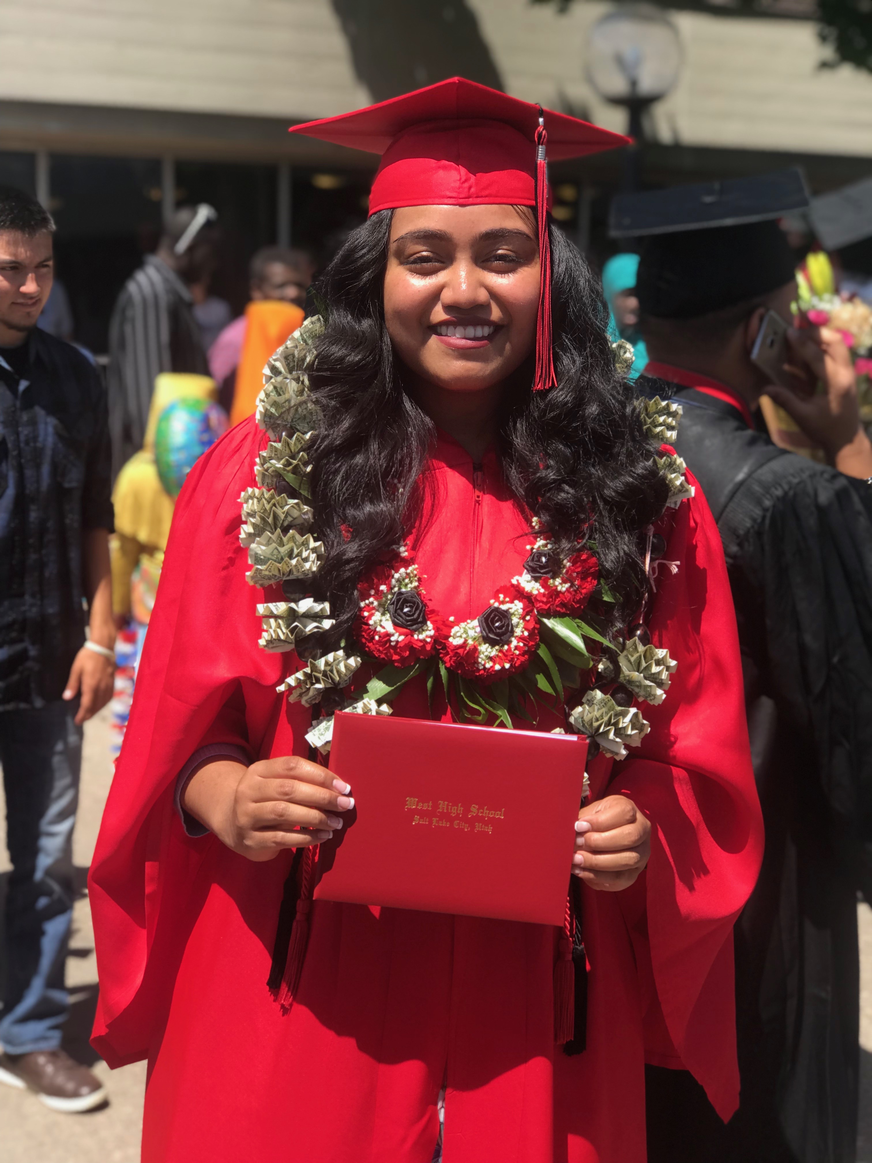 A Utah Student Was Wearing A Tongan Ta Ovala Cloth Under His Graduation Gown A School Administrator Told Him He Had To Take It Off Or He Couldn T Walk Across The Stage