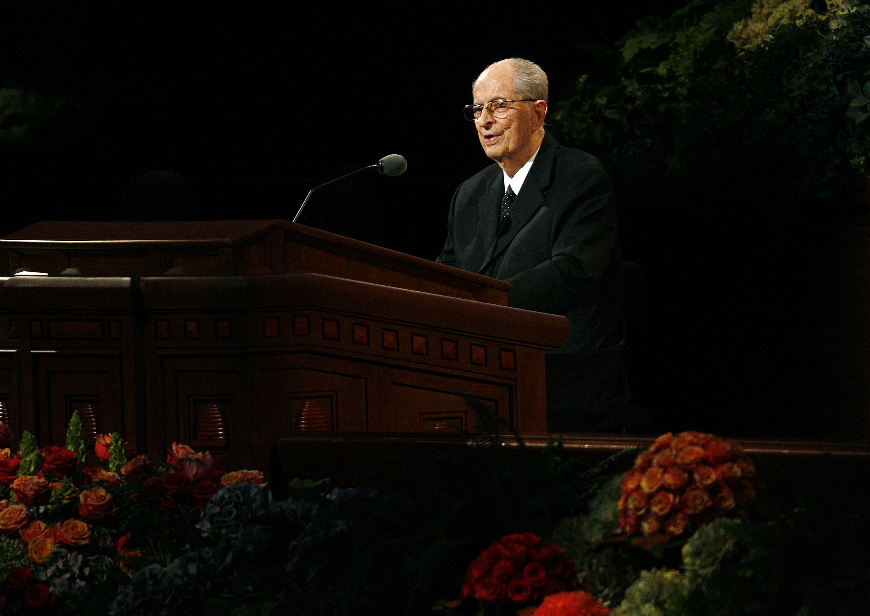 Mormon apostle Robert D. Hales dies between conference sessions after a