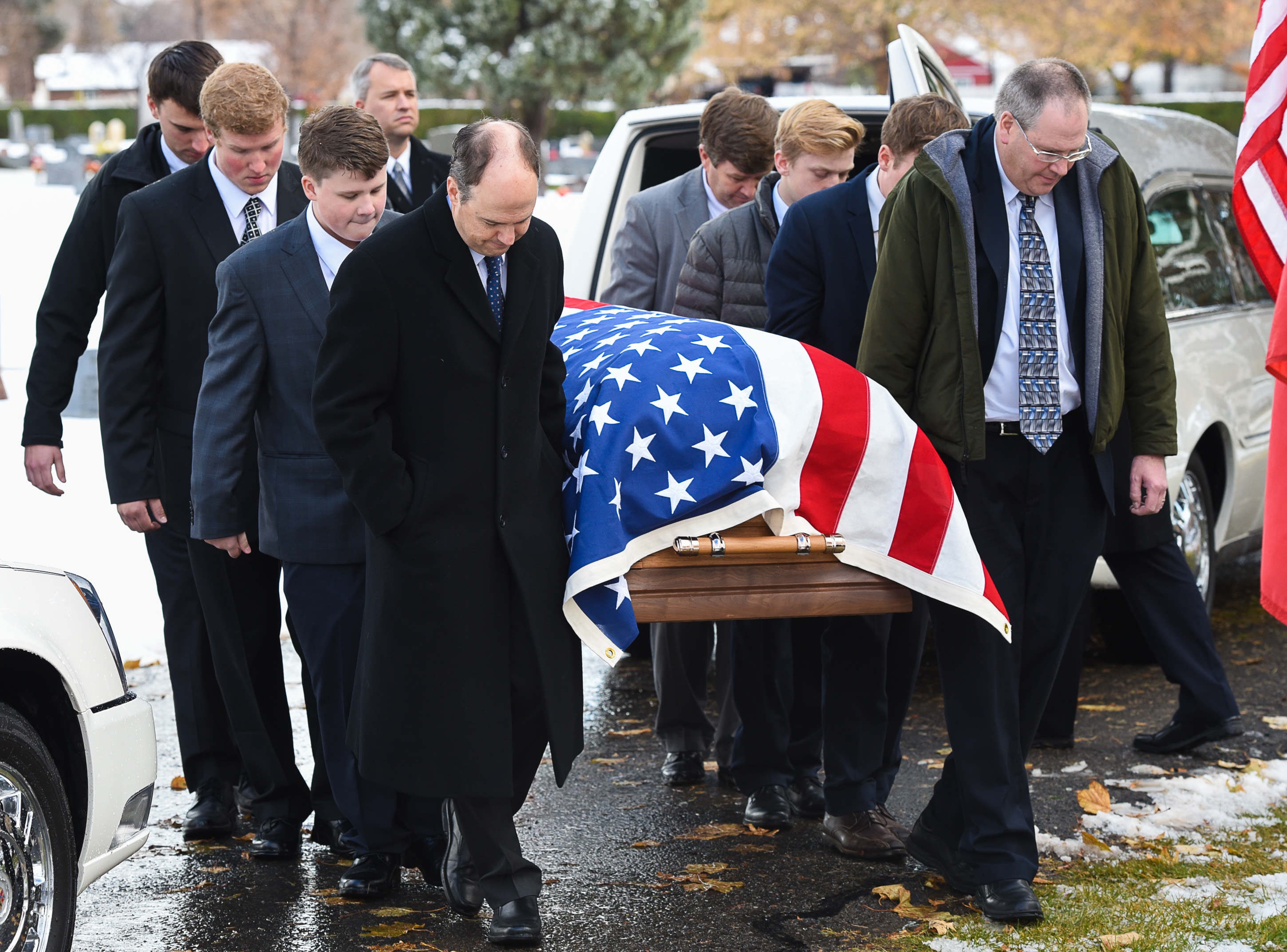 (Francisco Kjolseth | The Salt Lake Tribune) Pallbearers carry the casket of former congressman Jim Hansen to be interred at Farmington City Cemetery on Saturday, Nov. 24, 2018.
