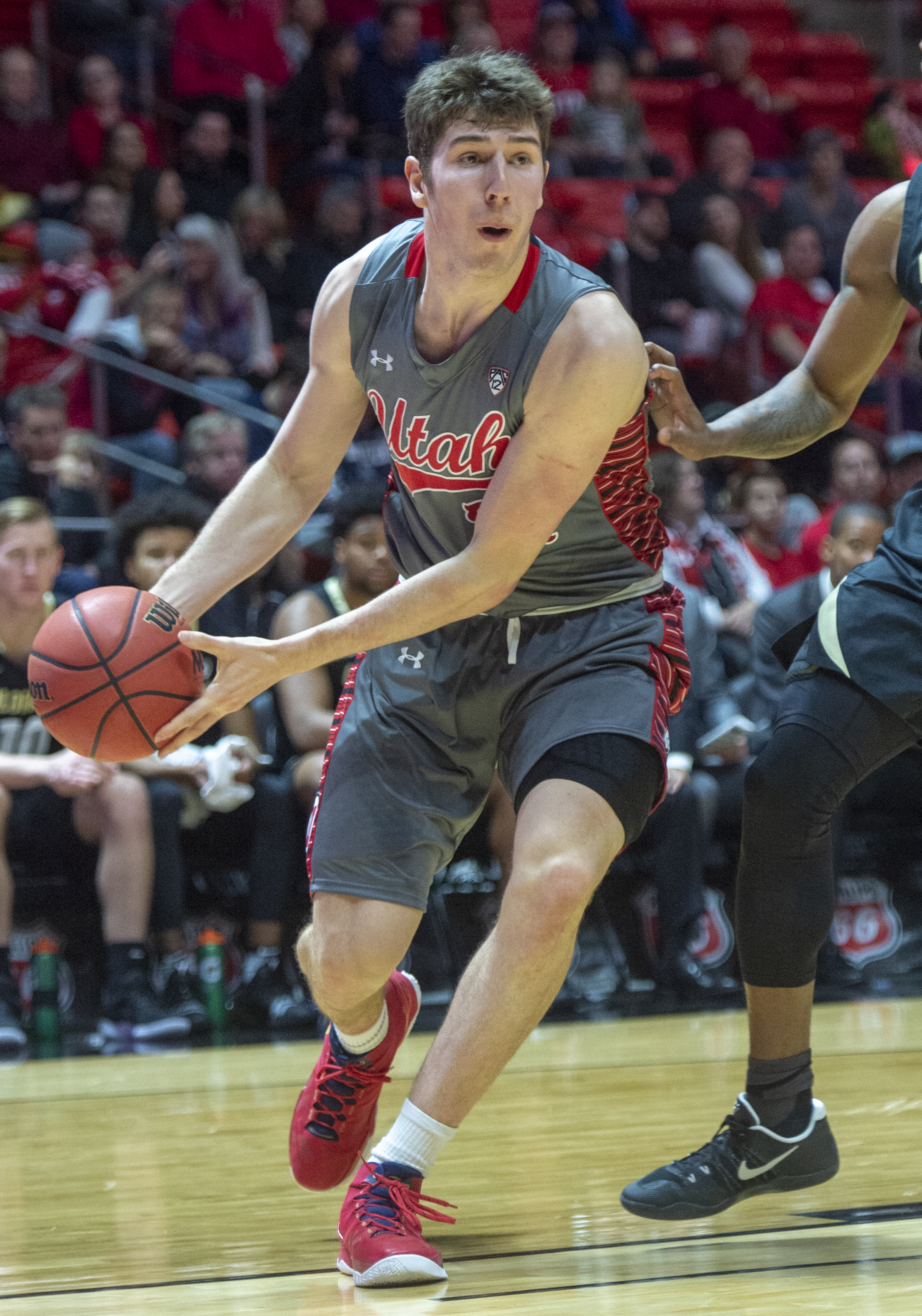 (Rick Egan | The Salt Lake Tribune) Utah forward Riley Battin (21) tosses a pass for the Utes, in PAC-12 basketball action between the Utah Utes and the Colorado Buffaloes at the Jon M. Huntsman Center, Sunday, Jan. 20, 2019. 