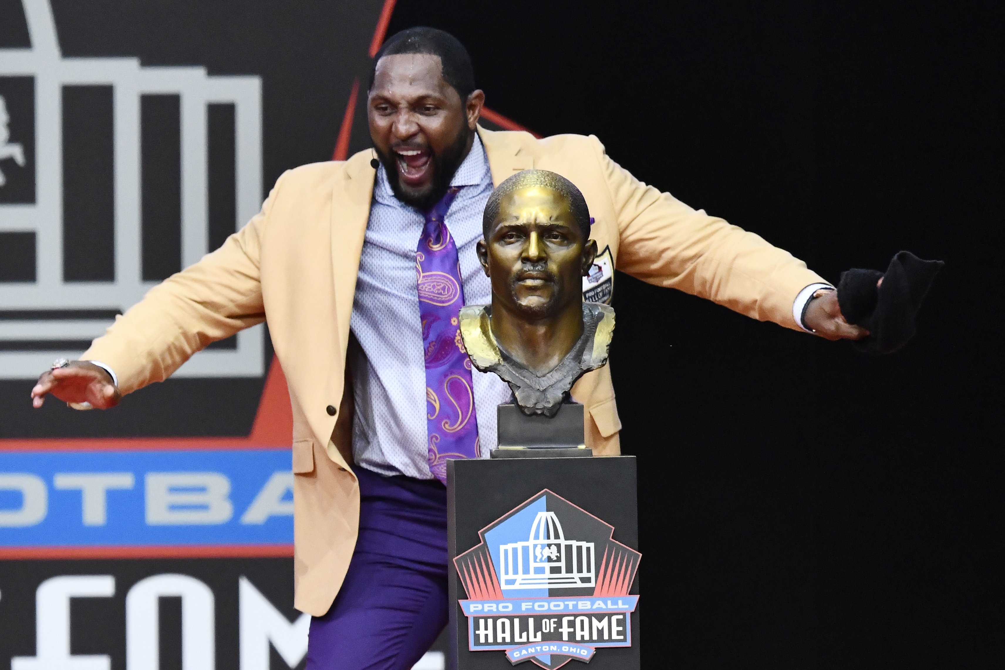 Ray Lewis urges togetherness and love in Hall of Fame speech